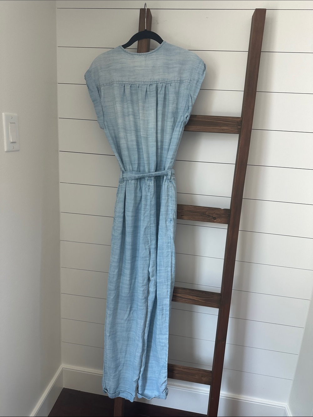 Bella Dahl Light Denim Button Front
Jumpsuit with Tie Waist EUC - Picture 5 of 5